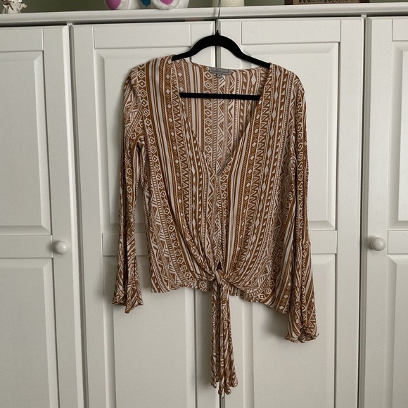 Wishlist Apparel Womans Small Boho Rayon Blouse Pullover Style Twist Knot Front - Picture 7 of 8